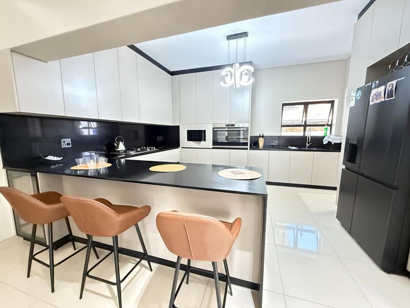 5 Bedroom Property for Sale in Tafelzicht Western Cape